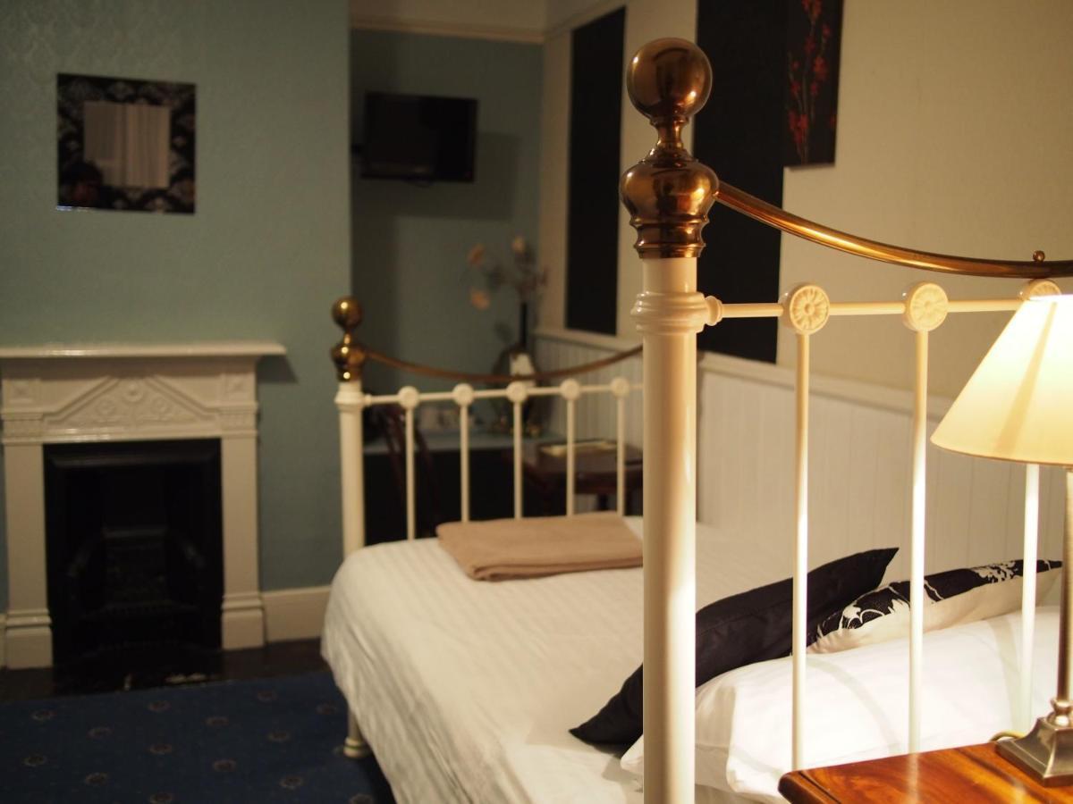 The Coach House Bed & Breakfast แคนเทอร์เบอรี ภายนอก รูปภาพ